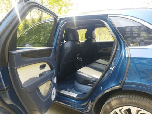 新車落地400萬(wàn)，兩年后僅售183萬(wàn) 賓利添越的超值選擇與洗掃車的意外關(guān)聯(lián)